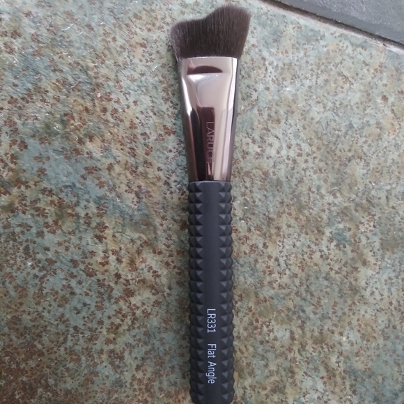 Angled makeup brush - Picture 2 of 6